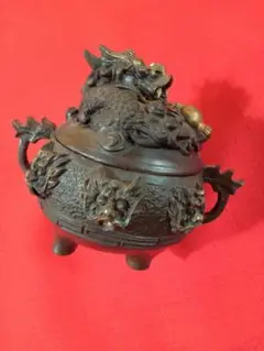 香炉　龍が玉を持っている蓋　龍彫られ香炉