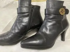 ヴァレンティノガラヴァーニ ショートブーツ