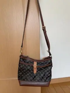 ラシット ショルダーバッグ