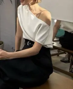 ☆大人気商品☆ellie エリー　オフショルダートップス　ホワイト