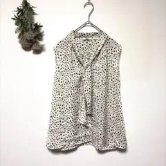 【UNIQLO/ユニクロ】ダルメシアン柄 ノースリーブ 棒タイブラウス(S)