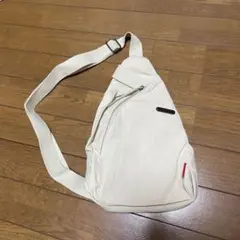 アイボリー スリングバッグ