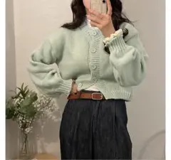 グレー ボタン付き クロップドカーディガン