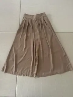 【美品】PLST タック入りベージュフレアパンツ