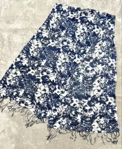 ネイビー　ホワイト　花柄ストール