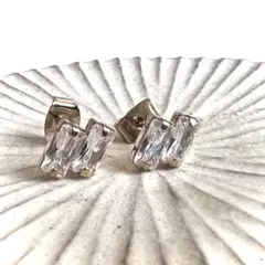 8-31 ニッケルフリー　ジルコニア　ダブルスクエアピアス　ポストタイプ