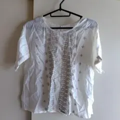 白　ホワイト　半袖　刺繍　トップス　M〜Lサイズ 【匿名配送】