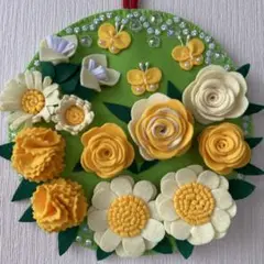 フェルト花と蝶の装飾円形アート