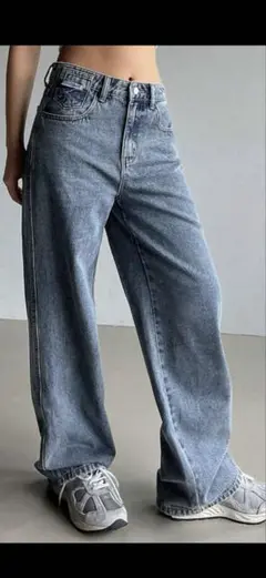 ストレートデニム　パンツ　Mサイズ