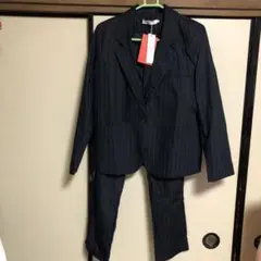 新品レディーススーツLより少し大きめ