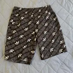 adidas ロゴプリント ショートパンツ 黒Mサイズ