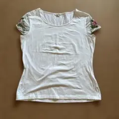 ESCADA 刺繍付きホワイト半袖Tシャツ