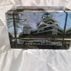 立体的なくまモンと熊本城のクリスタルオブジェ