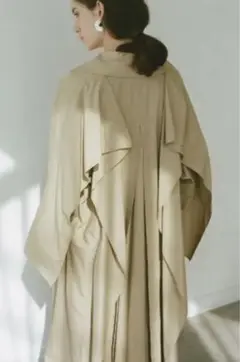 新品タグ付CLANE BACK FRILL SLEEVE TRENCH COAT
