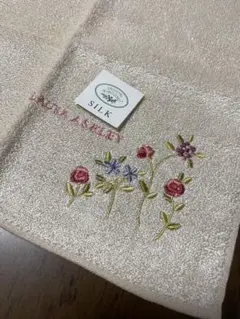 LAURA ASHLEY シルク 花柄タオルハンカチ