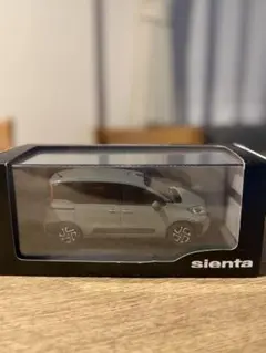 sienta シエンタ　ミニカー 1/30スケール　 アーバンカーキ 1/30 トヨタ シエンタ アーバンカーキ 6x3 カラーサンプル