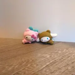 ハローキティ シナモンロール　ガチャガチャ　カプセルトイ