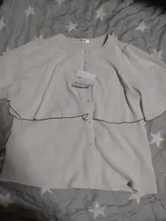 しまむら　michillアイボリー ケープブラウス M