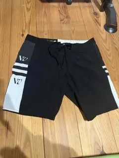 Rivvia PROJECT DISCLOSURE 18 TRUNK 32インチ