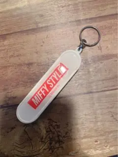 ミッフィー　スケボーキーホルダー
