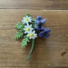 デイジーとスミレのコサージュ