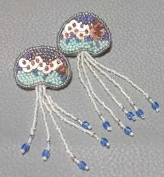 ビーズ刺繍 クラゲモチーフ ブローチ