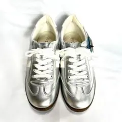 ✨新品✨Lovetoxic シルバー スニーカー　ストラップ　24〜24.5㎝