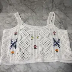 刺繍入りホワイトクロシェトップス Mサイズ