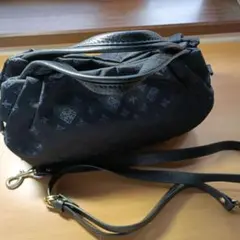 russet　黒いナイロンとレザーのショルダーバッグ　2way仕様