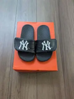 New York Yankees ブラック スライドサンダル