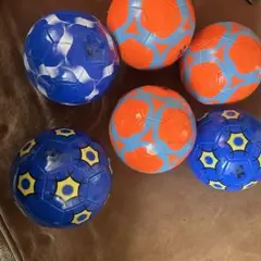 オレンジと青のサッカーボール 32