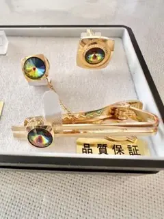 欠品ありTOKYO FUTURE カフスボタン＆タイピンセット ゴールドカラー
