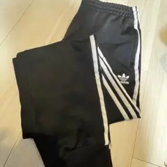 adidas ストライプ ブラックパンツ