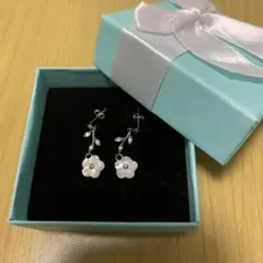 お花のピアス