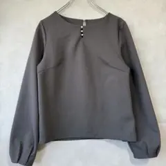 美品☆インデックス ワールド Sグレーパール付き長袖ブラウス ボリュームスリーブ