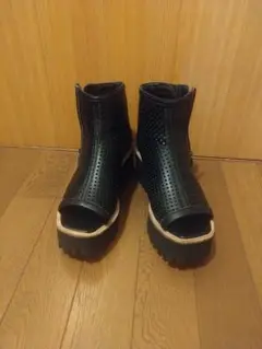 黒 メッシュデザイン 厚底オープントゥブーツ