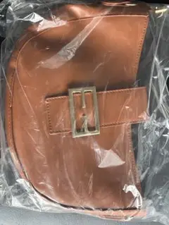 ハーフムーン型ショルダーバッグ ブラウン
