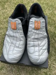 【レア】アディダス 初代 F50 サッカートレーニングシューズ 27cm グレー レア】アディダス 初代 F50 サッカートレーニングシューズ 27cm