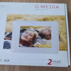 Q.MEDIA 7インチデジタルフォトフレーム QSRT-701-W