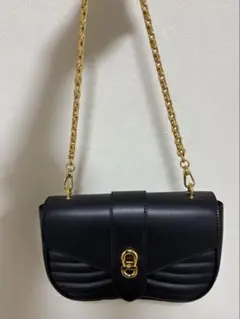 CHARLES & KEITH ブラックショルダーバッグ