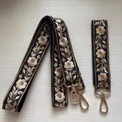【最終お値下げ】インドリボン　花柄刺繍 スマホショルダーストラップ　2本セット