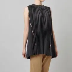 美品　EZUMi エズミ　プリーツ ノースリーブ