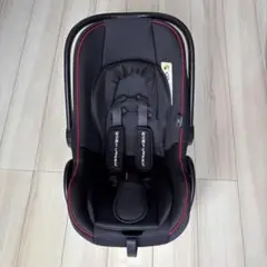 ベビーシート ブラック 赤アクセント