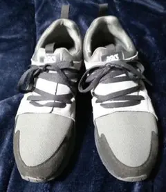 ASICS グレー スニーカー ローカット