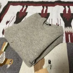 ベージュカラー　ウール　バレンチノワンポイント胸ロゴニット