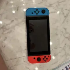 Nintendo Switch 本体 赤と青ジョイコン