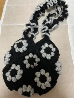 黒とグレーのグラニーバッグ