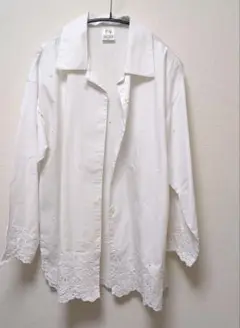 古着 模様付白ブラウス Mサイズ