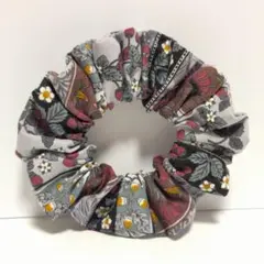ブラックのアニマルフォレスト②　シュシュ　ハンドメイド　シンプル