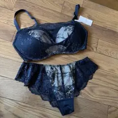 トリンプ　Ｅ70 黒 レース ブラジャーショーツセット ノンワイヤー